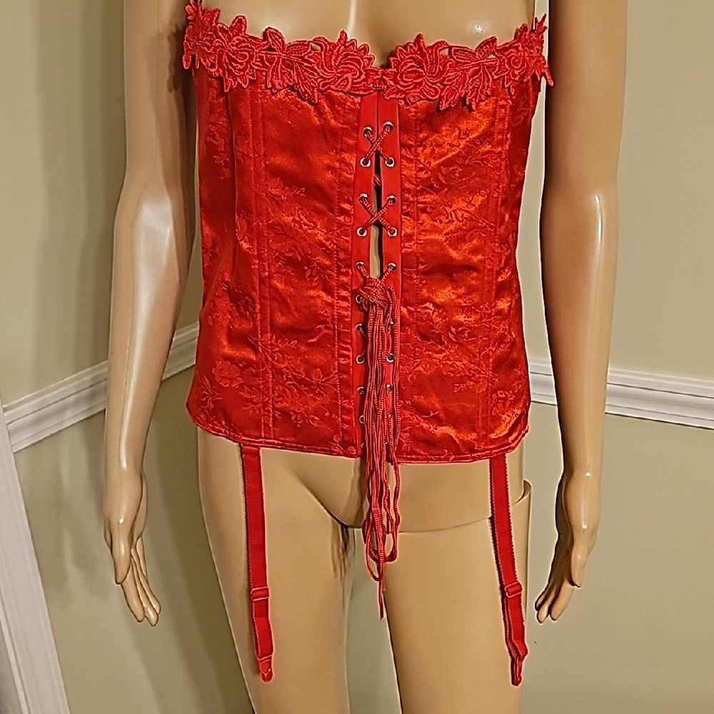 Elegant Red Lace-Up Corset